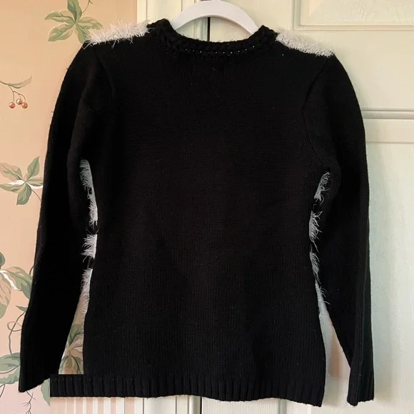 🖤 Black & White Heart Sweater 🤍 - Picture 5 of 7